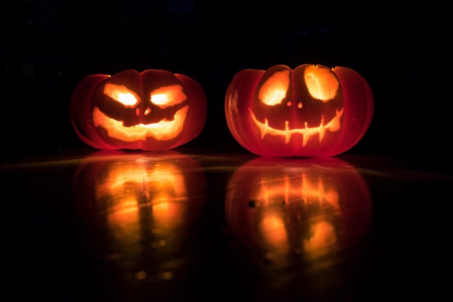 Halloween pumpkins (Photo by David Menidrey on Unsplash)