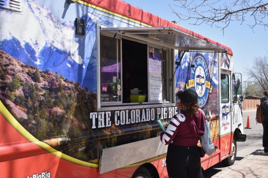 The Colorado Pig Rig was one food provider for the Spring Fling. Students waited in line for some barbecue, accompanied by tater tots and cookies from Crumbl. Taken April 20, 2022.